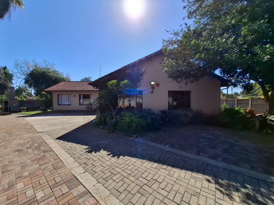 4 Bedroom Property for Sale in Oos Einde North West